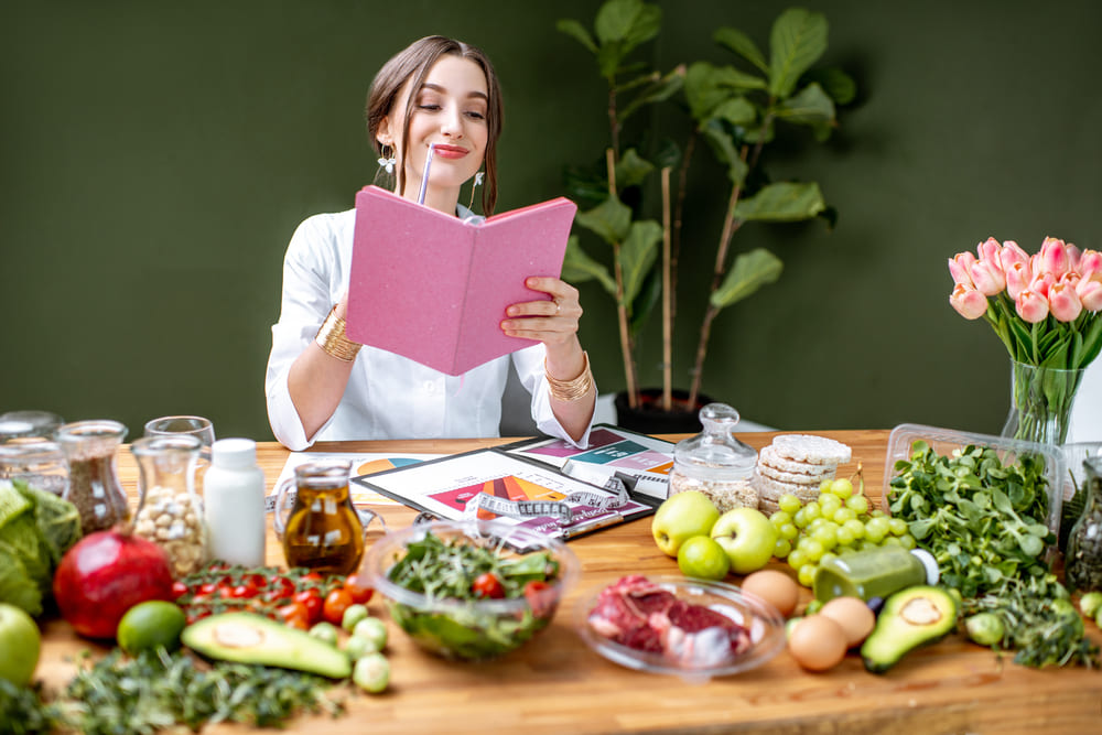 "Veganomicon" autorstwa Isa Chandra Moskowitz i Terry Hope Romero - znany jako "biblia wegańska", zawiera przepisy i porady.